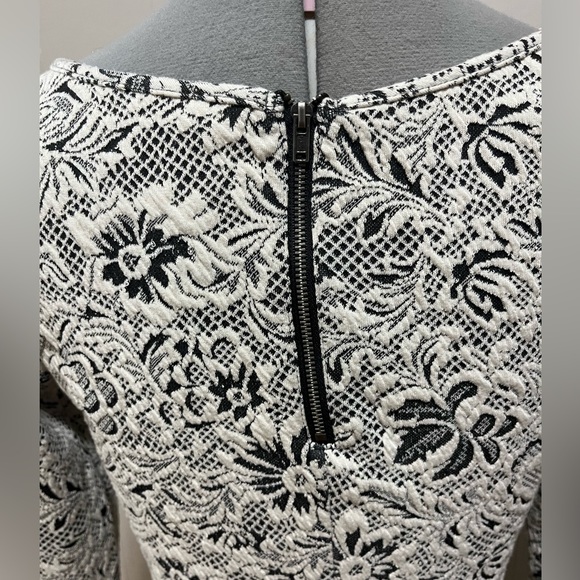 Xhiliration Lace print dress - Picture 5 of 5